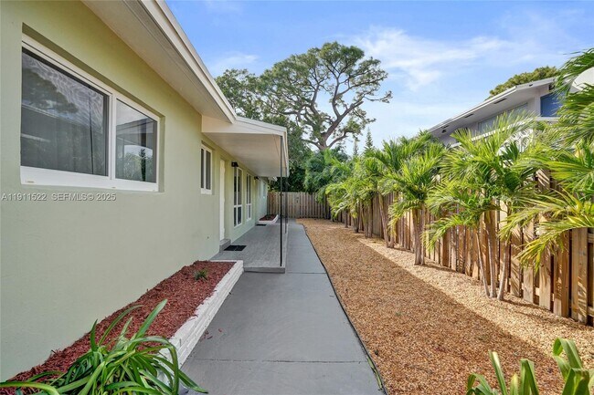 Building Photo - 3033 NE 20th Terrace