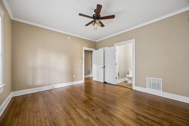 Building Photo - 230 Garland St