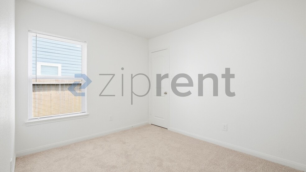Building Photo - Unit