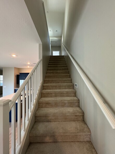 Building Photo - 277 E Azalea Dr