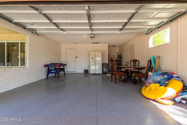 Building Photo - 4524 E Voltaire Ave