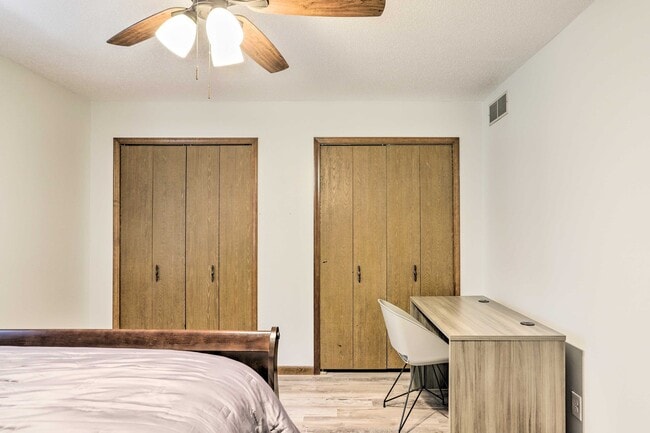 Building Photo - 6834 Woodmeadow Dr