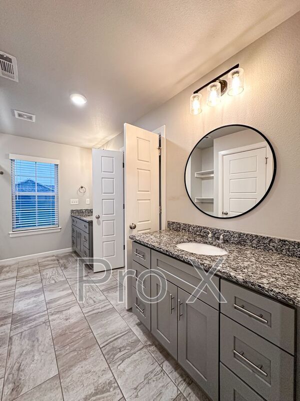 Building Photo - 1733 W Whitney Ln