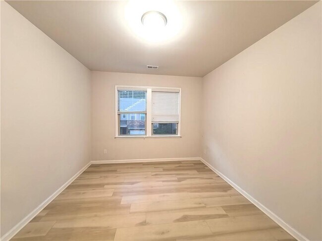 Building Photo - 3328 Hidden Valley Cir
