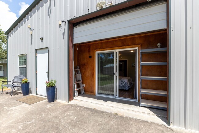 Building Photo - 1072 Papenberg Rd