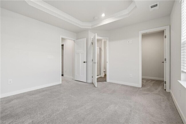 Building Photo - 266 Foxglove Dr