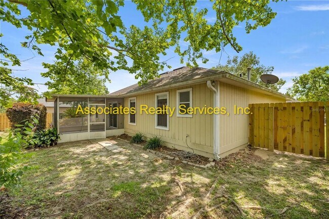 Building Photo - Charming, spacious 3bed/2bath home w/ office, screened patio & double car garage in Northridge su...