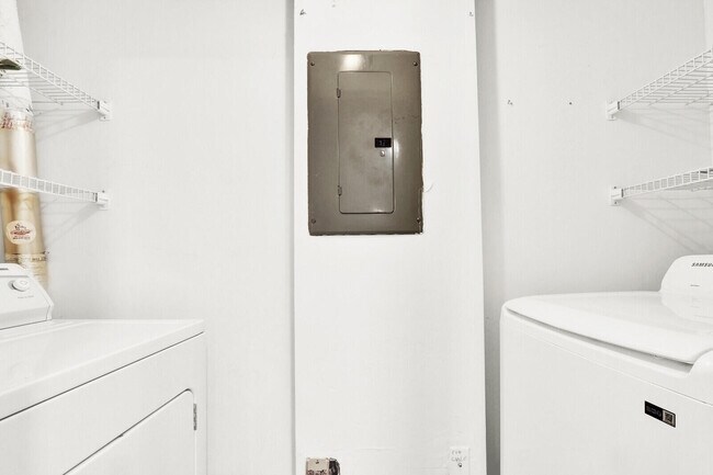 Building Photo - 8356 SE Croft Cir