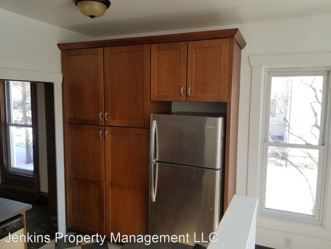 Building Photo - 5 br, 3 bath House - 122 S 4th St