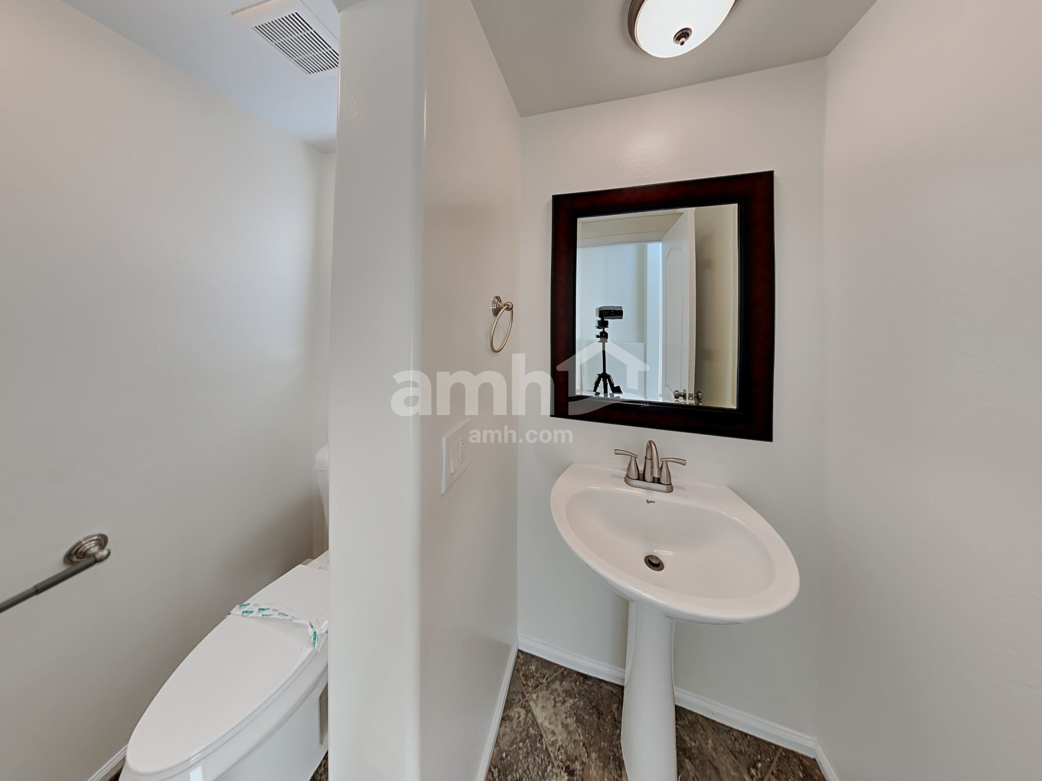 Building Photo - 3910 E Hematite Ln