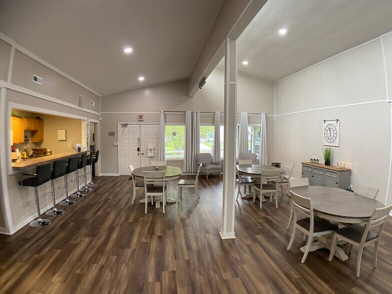 Building Photo - 2132 Pacific Dr