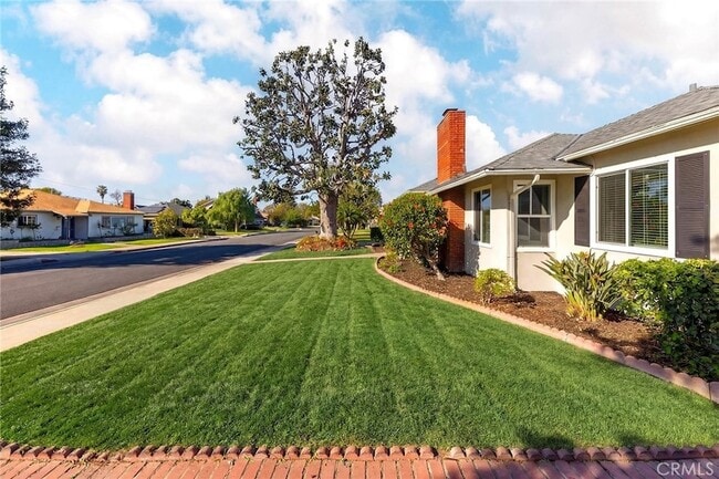 Building Photo - 1505 N Rosewood Ave