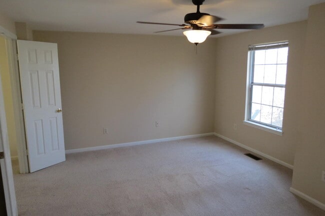 Building Photo - 2208 Wimbledon Cir