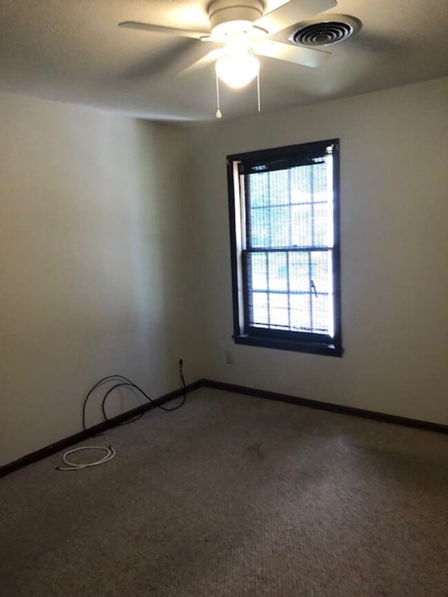 Building Photo - 118 Briarwood Cir