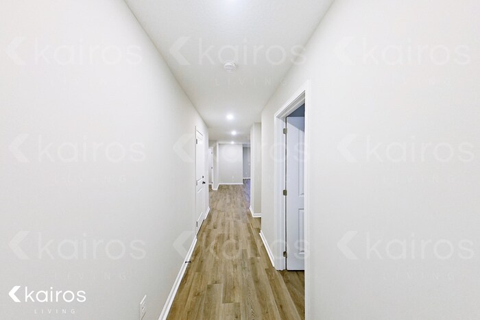 Building Photo - 10 Bungalow Cir