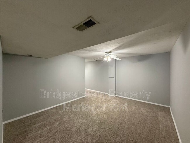 Building Photo - 381 Sherman Dr