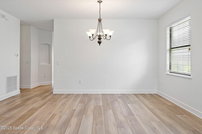 Building Photo - 739 Monterey Dr
