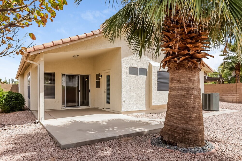 Building Photo - 2044 S Avoca Cir
