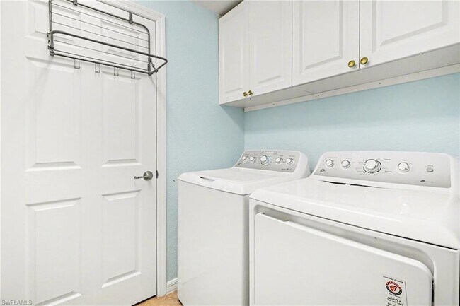 Building Photo - 28050 Cookstown Ct