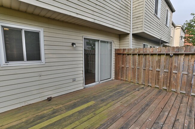 Building Photo - Townhouse in Highspire