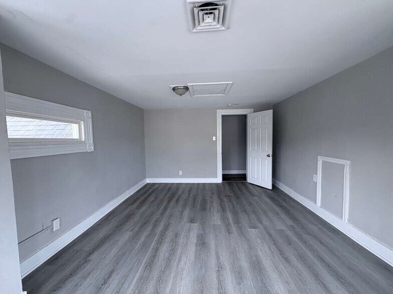 Building Photo - 578 Howard Ave