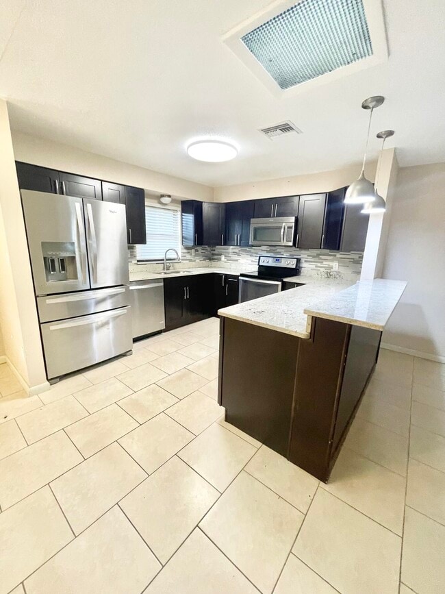 Building Photo - 3025 Briarwood Ln