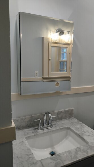 Building Photo - 3134 E 17th St