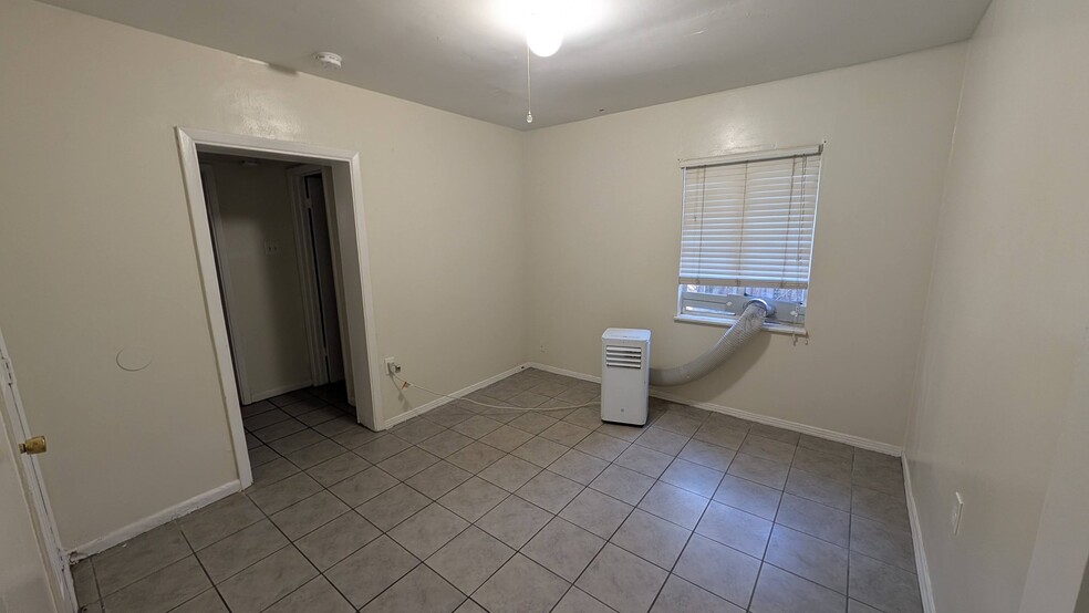 Building Photo - 1318 Divot Ln