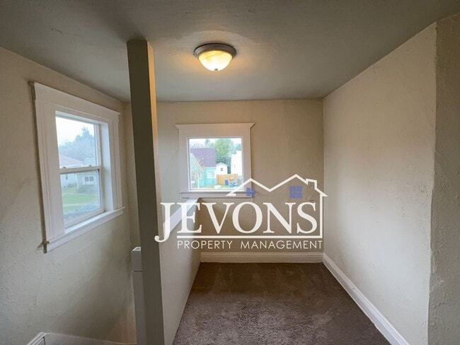 Building Photo - 723 S Sprague Ave