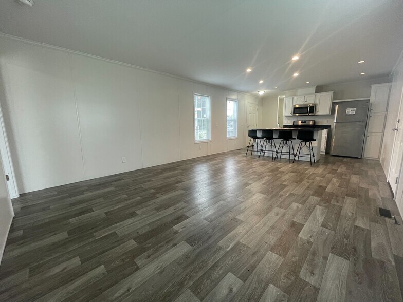 Building Photo - 38171 Ducharme Dr