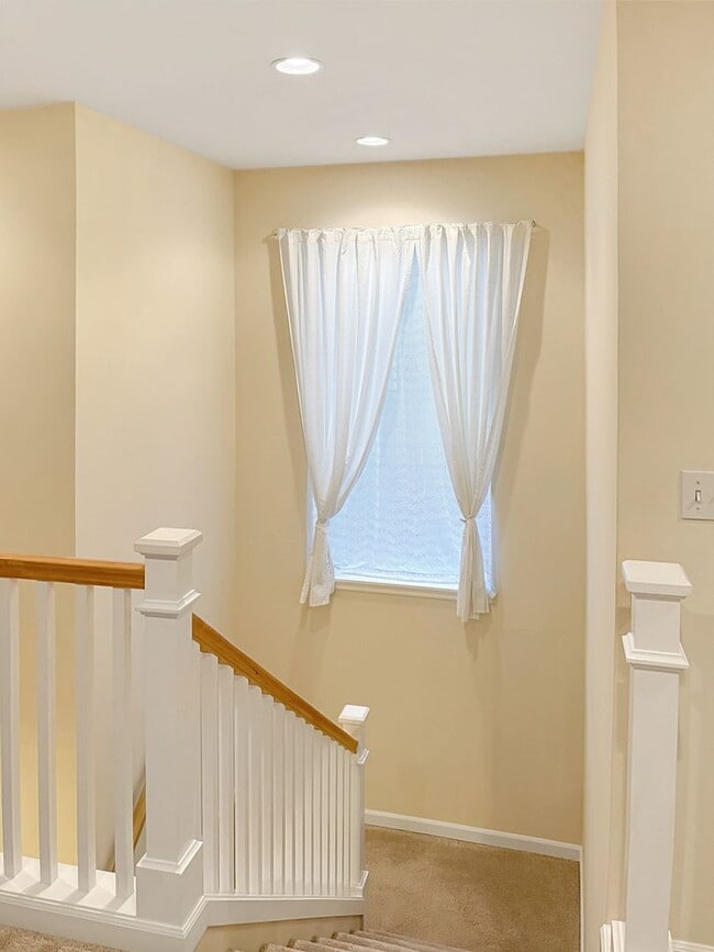 Building Photo - Spacious Rockport home in beautiful Bothell Community