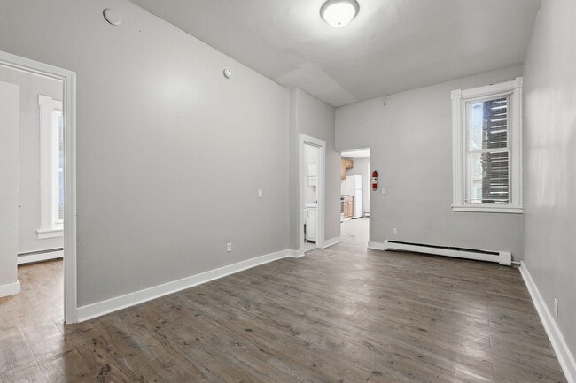 Building Photo - 1-Bed 1-Bath Unit Available Now in St. Paul!