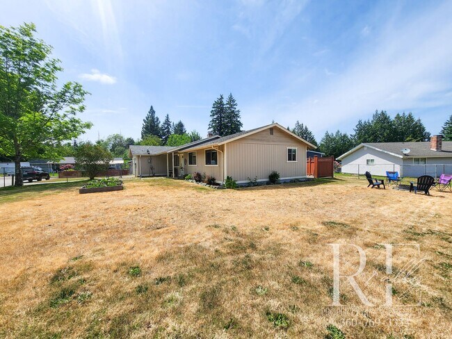 Building Photo - Earthy Warm and Inviting 3-Bd Rambler