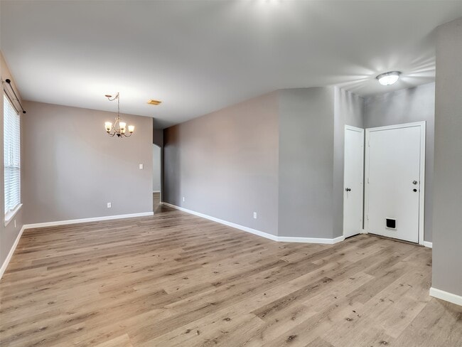 Building Photo - 1906 Cameo Ct