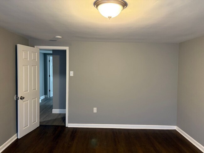 Building Photo - Fully Renovated 3BR/2BA Corner Twin Home-Move in Ready