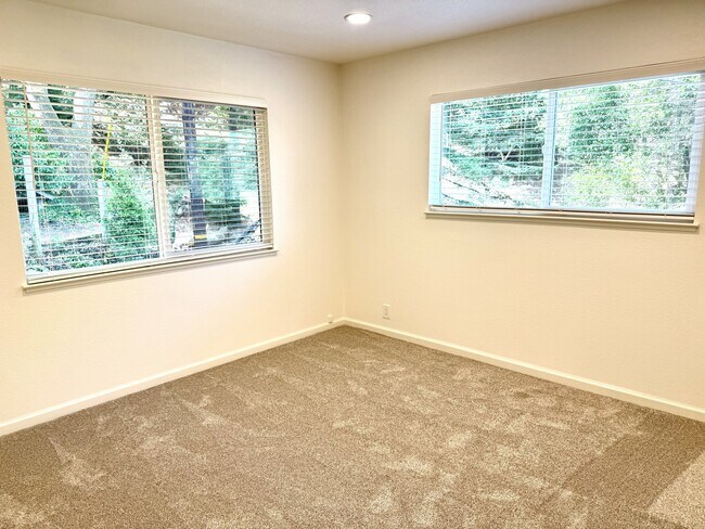 Building Photo - 628 Canyon Rd