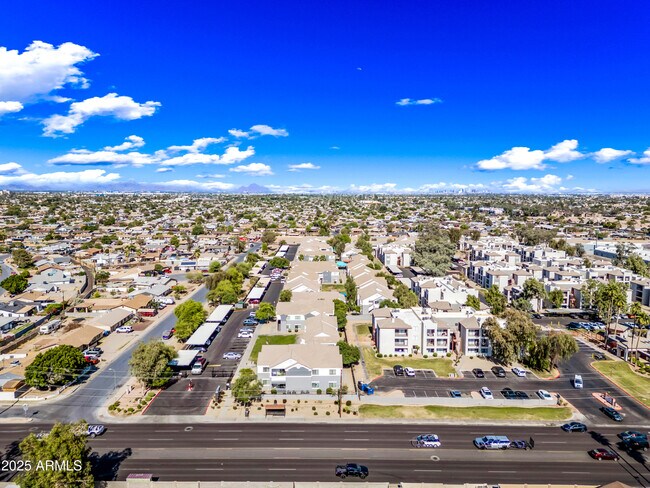Building Photo - 3065 N 67th Ave