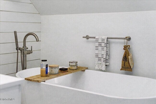 Building Photo - 5 Swanner Ln