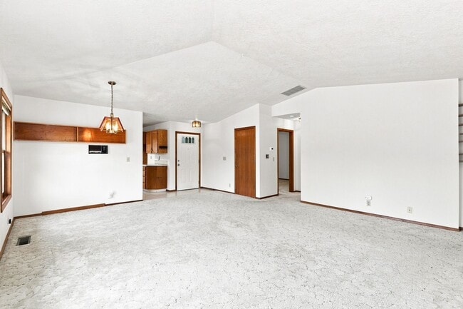 Building Photo - 751 Catron St N