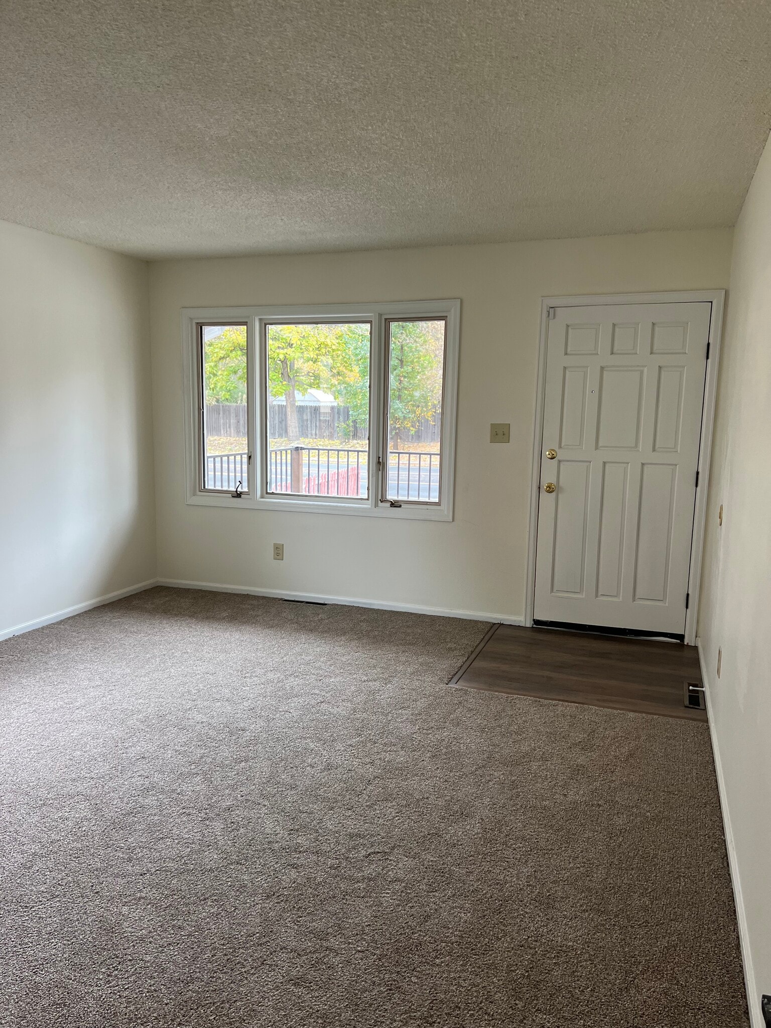 Building Photo - 1916 9th Ave