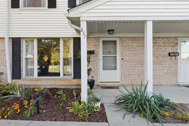 Building Photo - 837 Pahl Rd