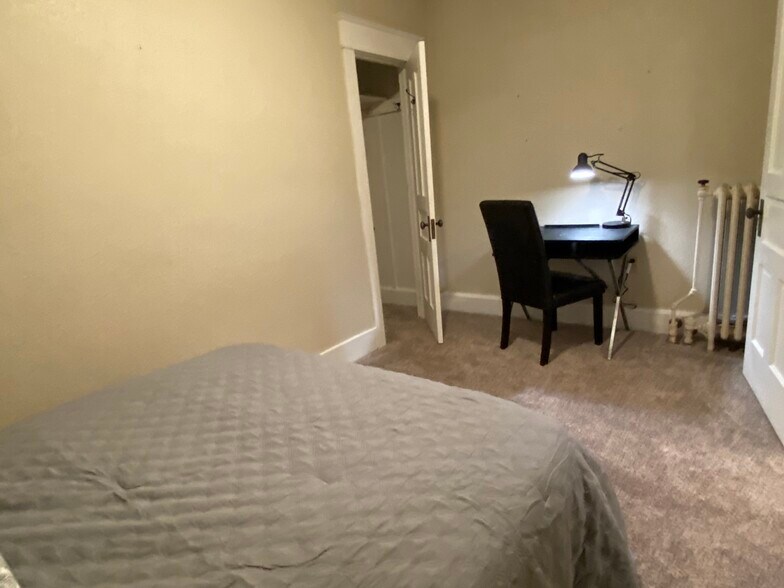 Bedroom 1 - 118 Pine St
