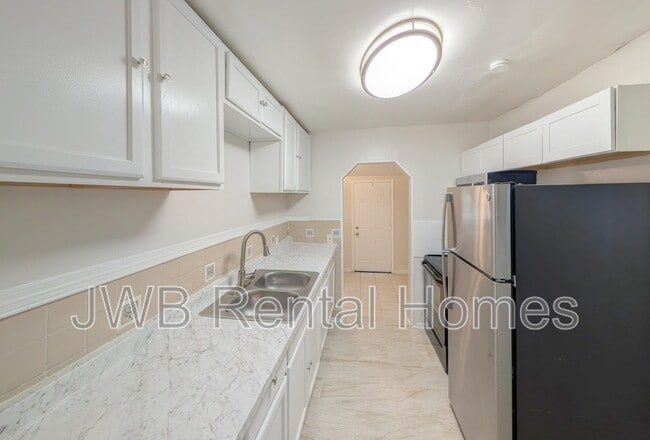 Building Photo - 646 Stanwick Rd