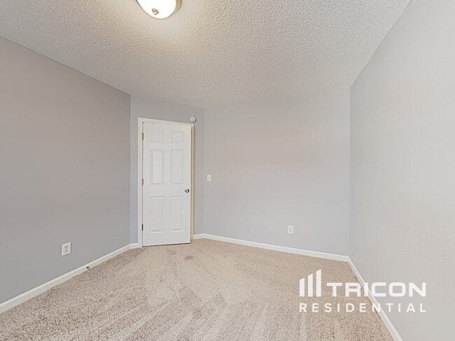 Building Photo - 5876 Colonnade Dr