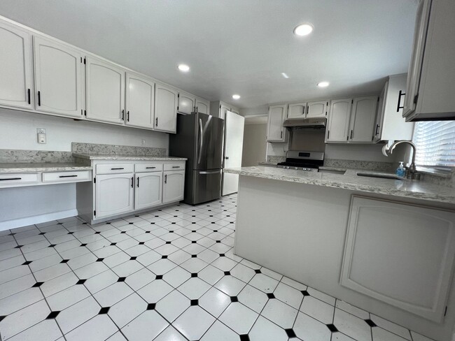 Building Photo - Great Large House ready for you to Make it a Home