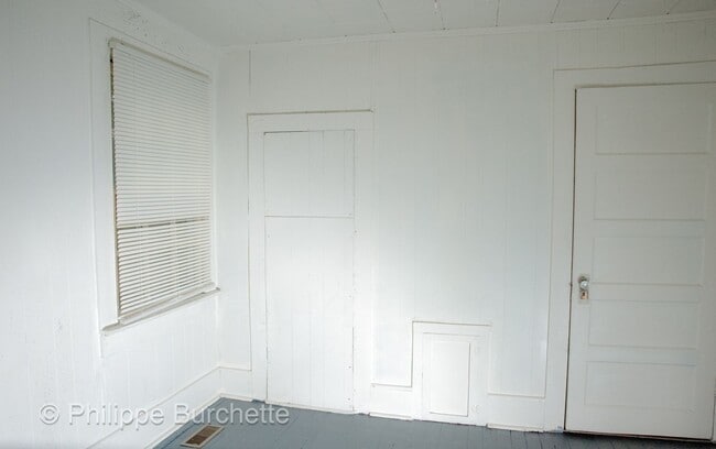 Building Photo - Affordable cozy 2 bedroom, 1-bathroom hous...