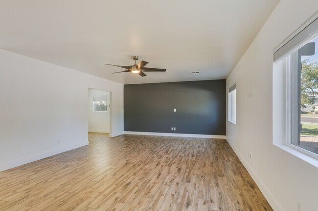 Building Photo - 4427 E Turney Ave