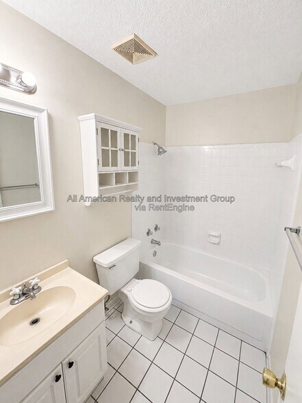 Building Photo - 816 Lark St