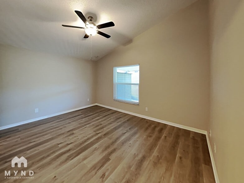 Building Photo - 915 River Wind Ave