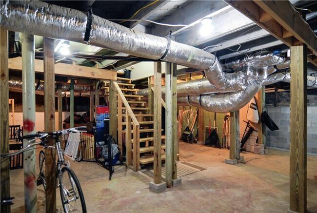 Building Photo - Charming East Nashville Home – Walkable to...